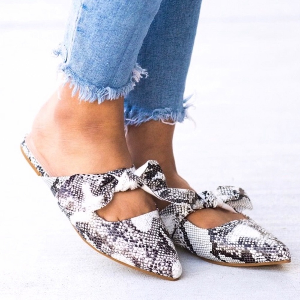 Snakeskin Pattern Bow Slip On Flat Backless Pointed Toe Mule NIB - Picture 1 of 8